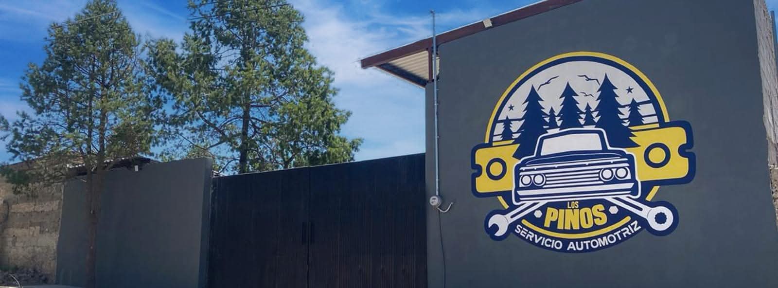 Equipo e instalaciones de Los Pinos Servicio Automotriz